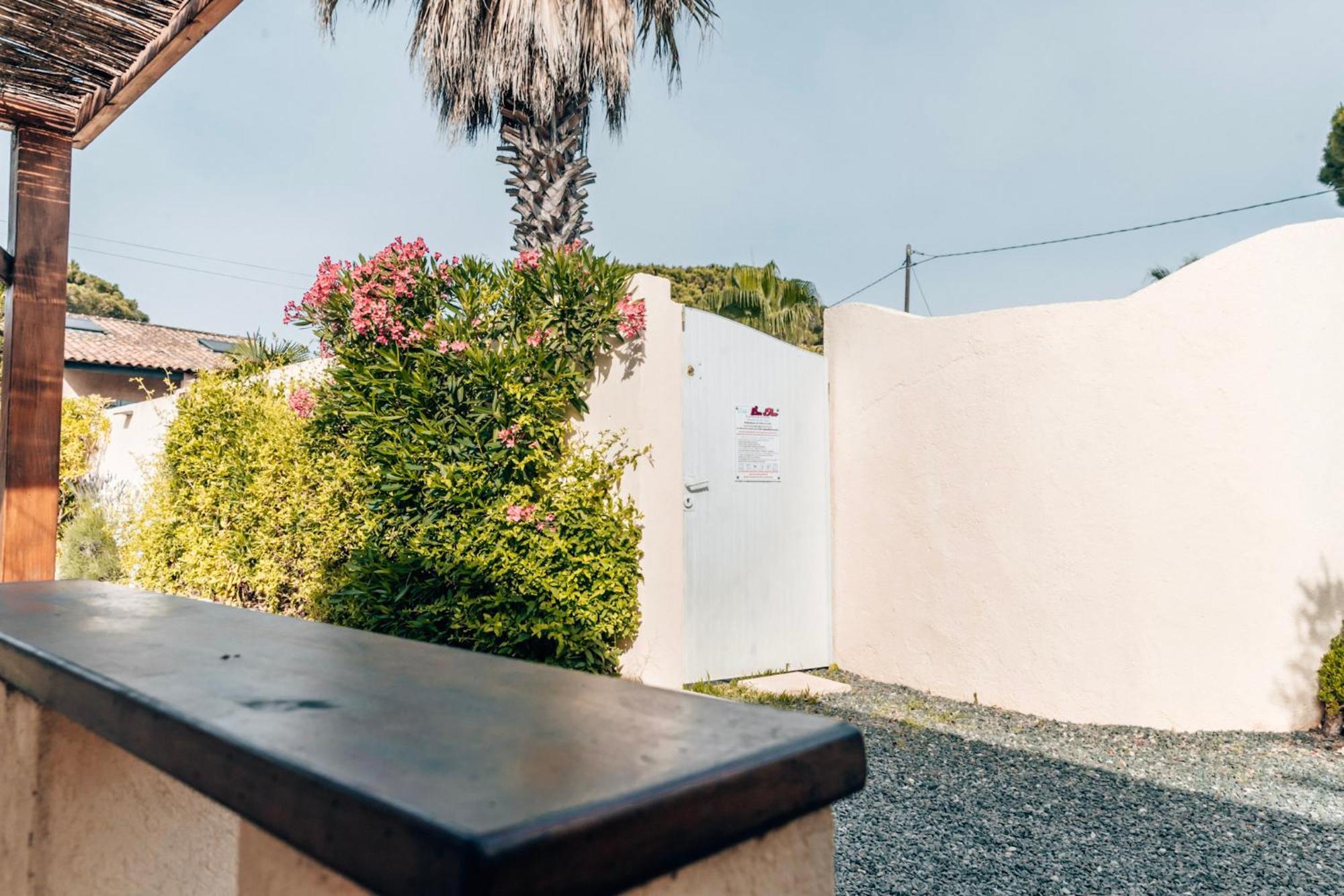 Reve D'Azur, Mazet En Bord De Mer, Parking, Piscine Partagee, Terrasse Bbq & Draps Inclus La Nartelle, 1 Salon, 1 Chambre, 1 Cuisine , 1 Sdb Sainte-Maxime Extérieur photo