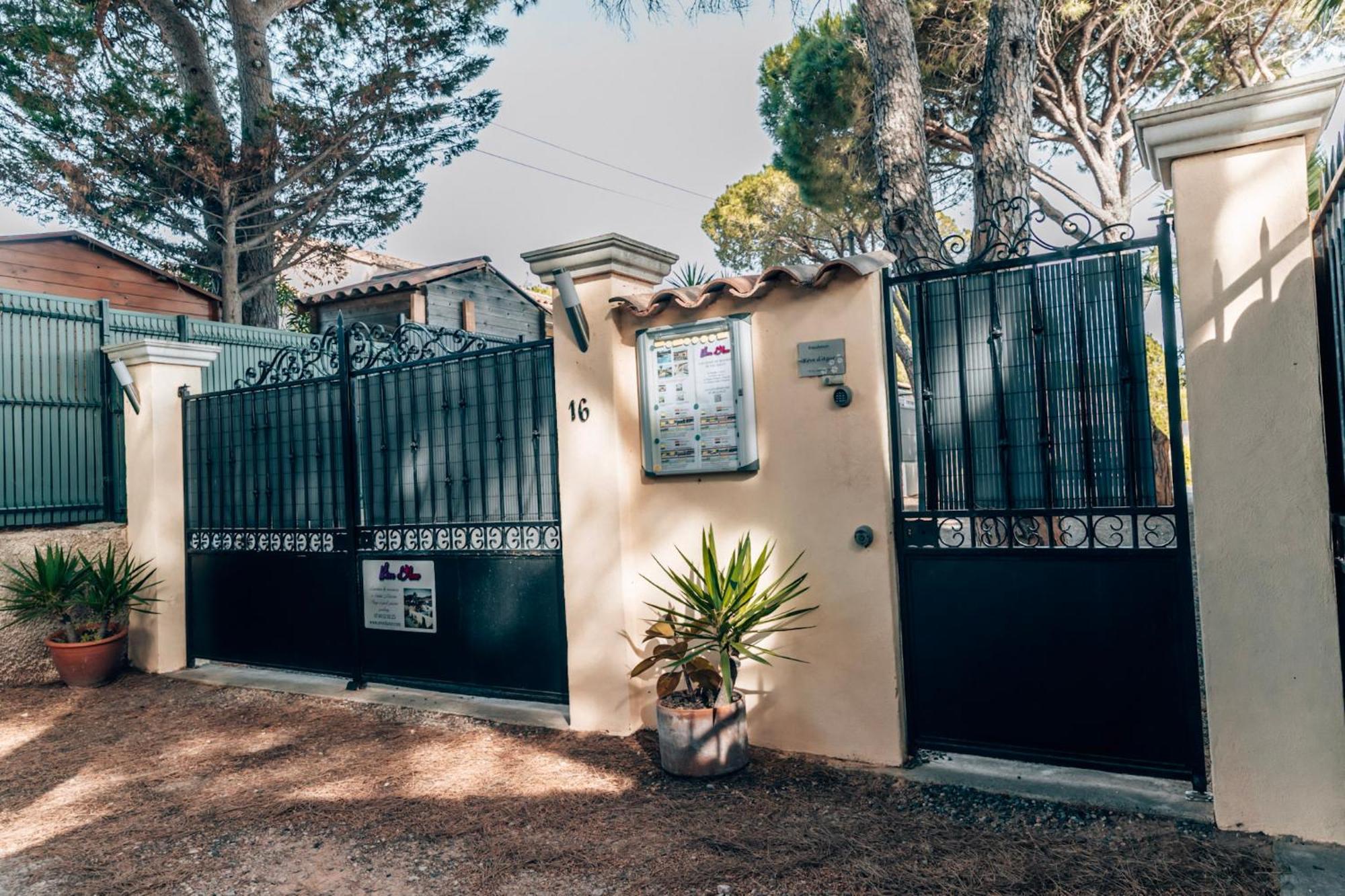 Reve D'Azur, Mazet En Bord De Mer, Parking, Piscine Partagee, Terrasse Bbq & Draps Inclus La Nartelle, 1 Salon, 1 Chambre, 1 Cuisine , 1 Sdb Sainte-Maxime Extérieur photo